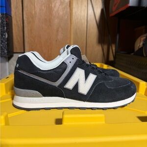New Balance Men's Black and Gray Sneakers